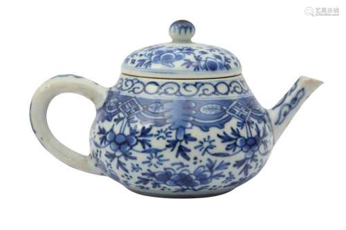 A CHINESE BLUE AND WHITE TEAPOT AND COVER