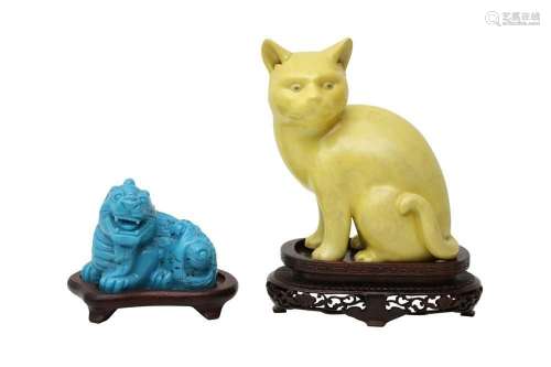 A CHINESE YELLOW-GLAZED FIGURE OF A CAT TOGETHER WITH A TURQ...