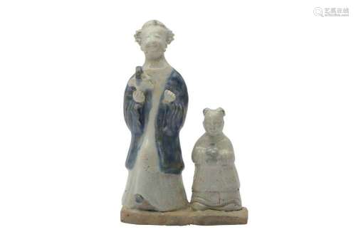 A CHINESE PORCELAIN FIGURE GROUP