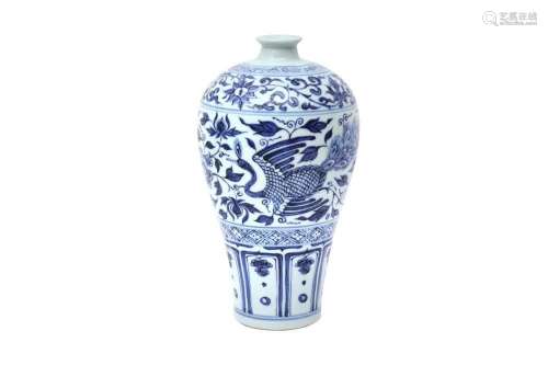 A CHINESE BLUE AND WHITE `PEACOCK` VASE, MEIPING