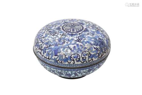A LARGE CHINESE CLOISONNÉ ENAMEL CIRCULAR BOX AND COVER