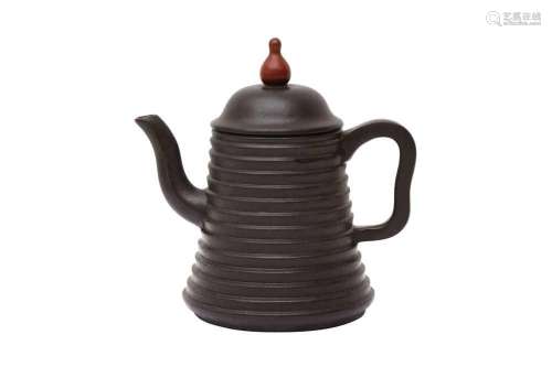 A CHINESE YIXING ZISHA TEAPOT AND COVER