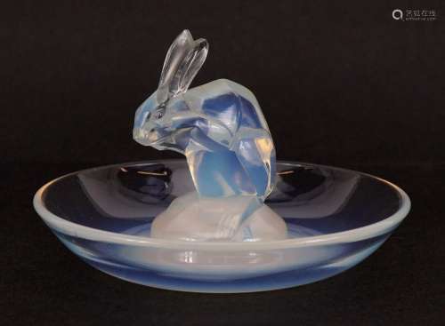 Rene Lalique, French Art Deco opalescent glass lapin dish et...