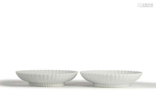 A Pair of White Glaze Chrysanthemum Lobed Plates