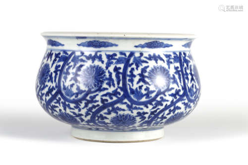 Blue and White Interlocking Flower Alms Bowl