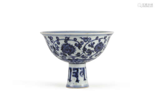 Blue and White Interlocking Lotus Stem Bowl