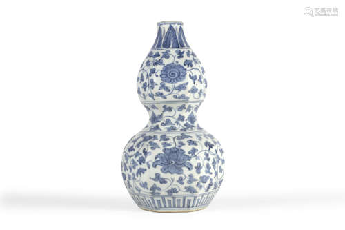 Blue and White Interlocking Lotus Double-Gourd-Shaped Vase