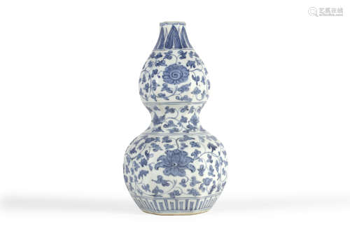 Blue and White Interlocking Lotus Double-Gourd-Shaped Vase