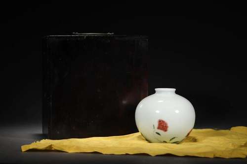 Qing Kangxi: Red underglazed Zun