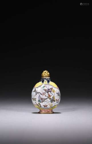 Qing Dynasty: A Cloisonne enamel snuff bottle