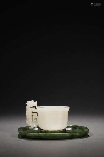 Qing Dynasty: A white jade cup Set
