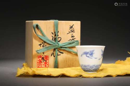 Qing Dynasty:A blue and white Porcelain cup