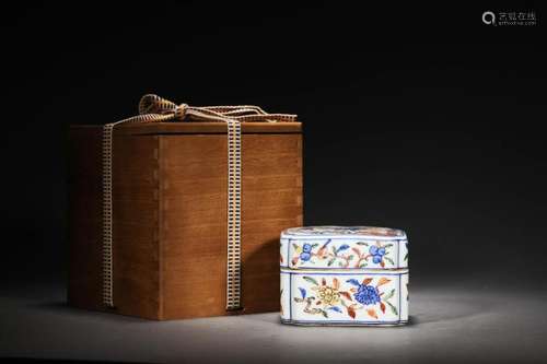 Ming :A Wucai Box