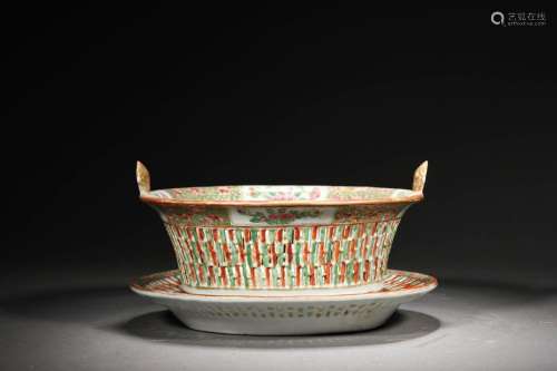 Qing: A Porcelain Basket shaped Basin Set