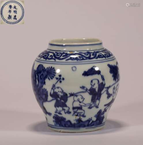 Ming Dynasty:blue and white baby play pot