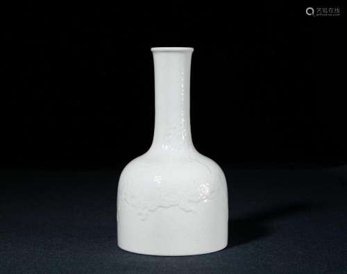 Qing Dynasty:White glaze Chi dragon bell