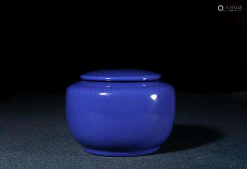 Qing Dynasty:sapphire blue glaze Go cover jar