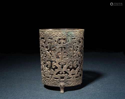 Han Dynasty:Bronze coyote hollow pen holder