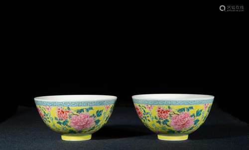 Qing Dynasty:A pair of pastel flower bowls