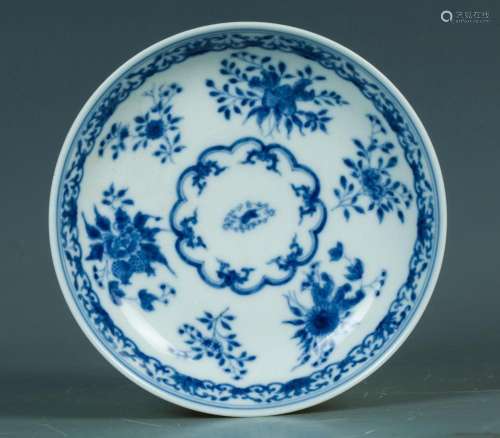 Qing Dynasty: A blue and white Porcelain plate.