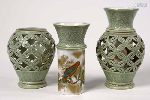 Paire de vases en deux parties en porcelaine Céladon et poly...