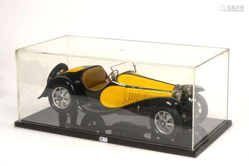 Rare maquette 1:8 de voiture Bugatti type 55 produite entre ...