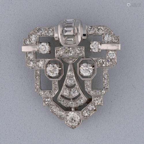 Broche/ Revers en platine sertie de diamants taille ancienne...