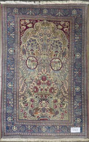 Carpette Ispahan en laine faite main à décor d'un "Vase...