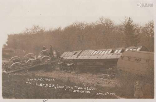 RAILWAYS. A collection of approximately 122 postcards of rai...