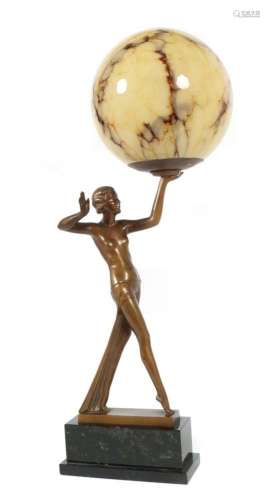 Art Déco-Figurenlampe um 1930, Zinkgussfigur mit Plinthe, mo...