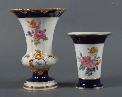 2 Vasen mit Blumenmalerei Meissen, nach 1934, Porzellan, gla...