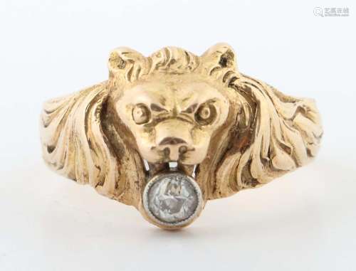 Löwenkopfring mit Diamant Gelbgold 585, flache Ringschiene s...