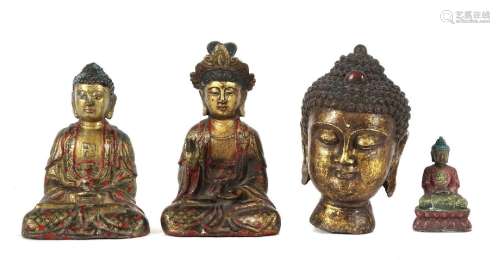 3 sitzende Buddhastatuen und 1 Buddha Kopf Metallguss/farbig...