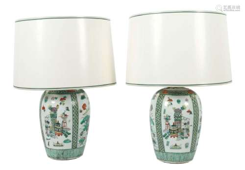 Vasenpaar als Lampen China, um 1900, Porzellan/Emaillefarben...