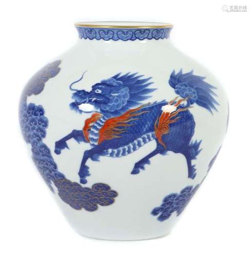 Blau-weiß Vase wohl China, nztl., Porzellan/blau-weiß Malere...