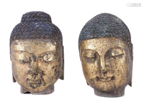 Paar Buddhaköpfe Südostasien, Stein/teilvergoldet, je mit me...