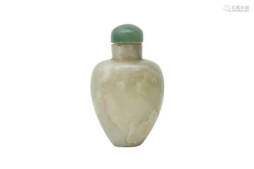 A CHINESE CELADON JADE SNUFF BOTTLE