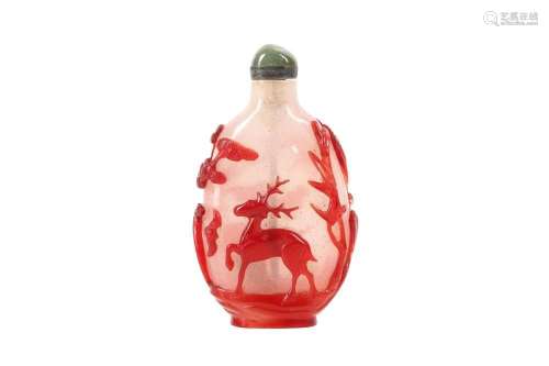 A CHINESE RED-OVERLAY GLASS SNUFF BOTTLE