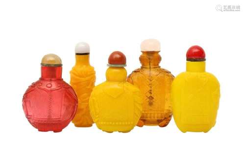 A GROUP OF FIVE CHINESE BEIJING GLASS SNUFF BOTTLES.