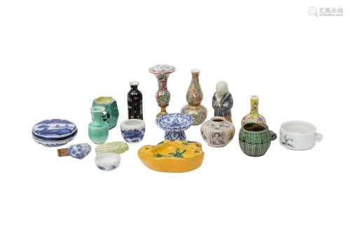 A GROUP OF CHINESE MINIATURE PORCELAIN ITEMS AND BIRD FEEDER...