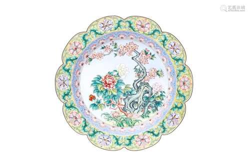 A CHINESE CANTON ENAMEL CHARGER
