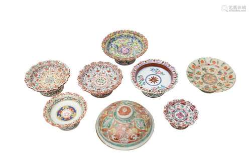 SEVEN CHINESE BENCHARONG STEM BOWLS AND A COVER FOR THE THAI...