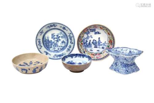 FOUR CHINESE BLUE AND WHITE SAUCERS AND A SALT