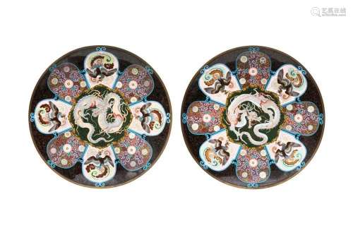 A PAIR OF LARGE JAPANESE CLOISONNÉ ENAMEL `DRAGON` DISHES