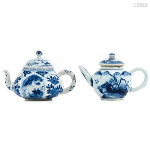 A Lot of 2 Blue and White Teapots