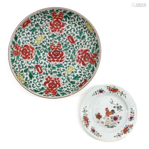 A Wucai and Famille Rose Plate