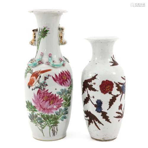 A Lot of 2 Vases