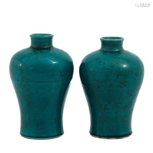 A Pair of Meiping Turqoise Glaze Vases