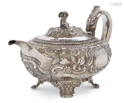 A George IV silver teapot, London, 1824, Hyam Hyams, of comp...