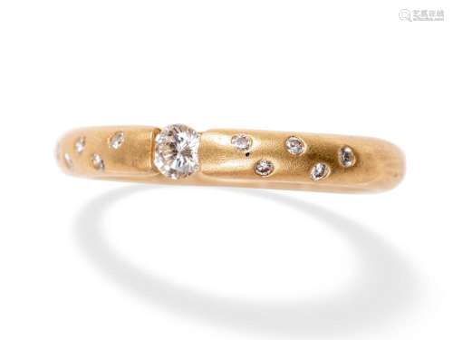 Ladies ring, 14 ct gold, Centered diamond of 0,1 ct
